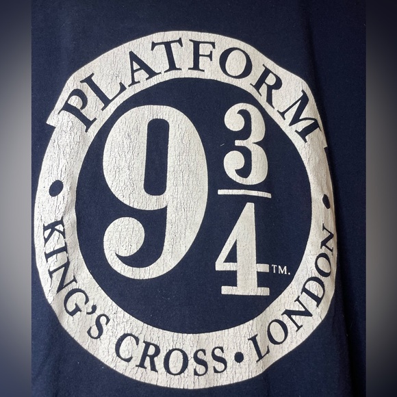 Harry Potter Shop at 9 3/4 Pre-owned Platform 9 and 3/4 Graphic Tshirt Size XL - Picture 4 of 6